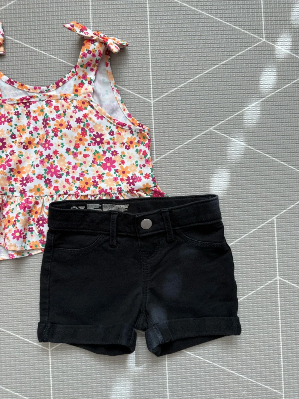 Cat & Jack|Baby girl/toddler Floral Tie-Shoulder ruffle Tank & black shorts•••XS